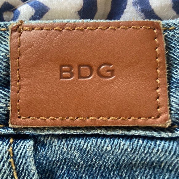 BDG high waisted cut offs with hem sz 27 - Picture 3 of 5